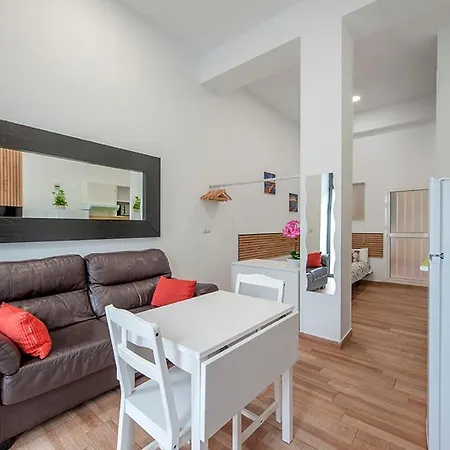 J&n La Palmera 3 *